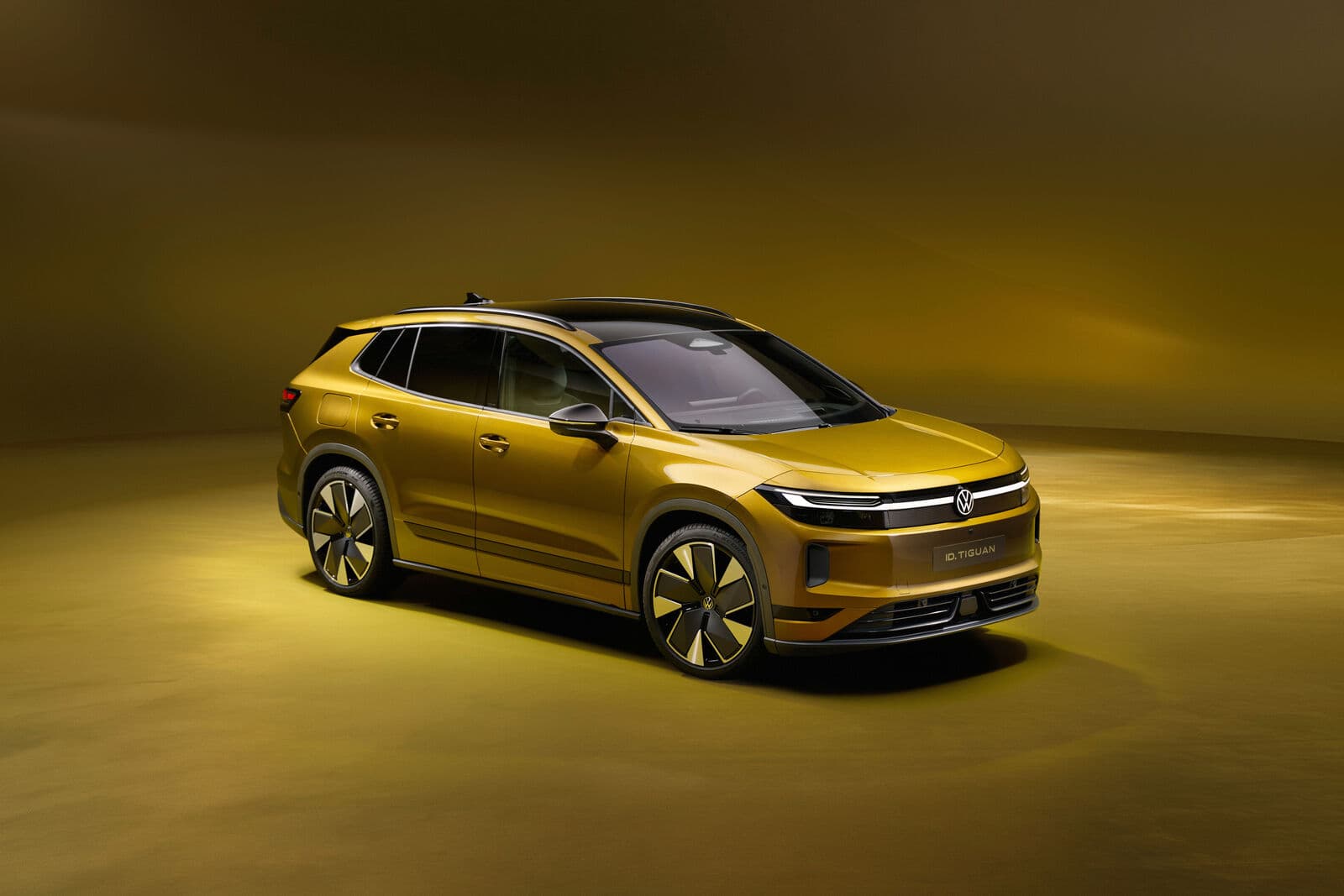 VW ID. Tiguan Revealed: The ID.4's Replacement Gets 373 Miles of Range, Physical Buttons and a Famous Name