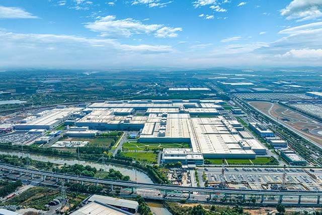BMW Starts Gen6 Battery Production in China, and a Neue Klasse i3 Just Went 754 Miles on One Charge