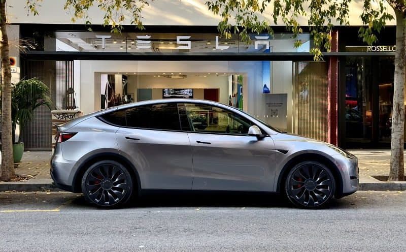 Tesla Launches New Long Range RWD Model Y in the U.S.
