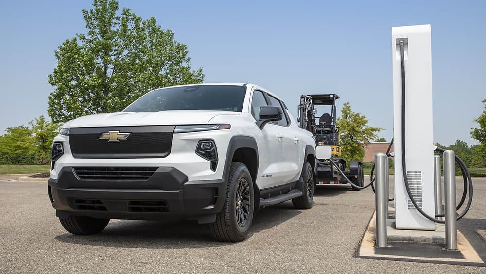 Chevrolet Silverado EV: A Close Look at the Workhorse with a 200+kWh Battery and 450-Mile Range