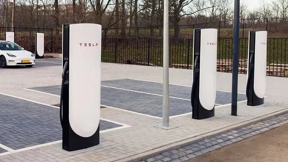 Tesla Unveils V4 Supercharger Station with In-built Credit Card Reader
