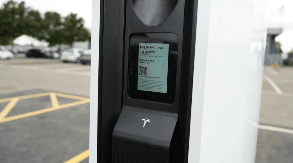 Tesla Introduces Contactless Payments to Its V4 Superchargers